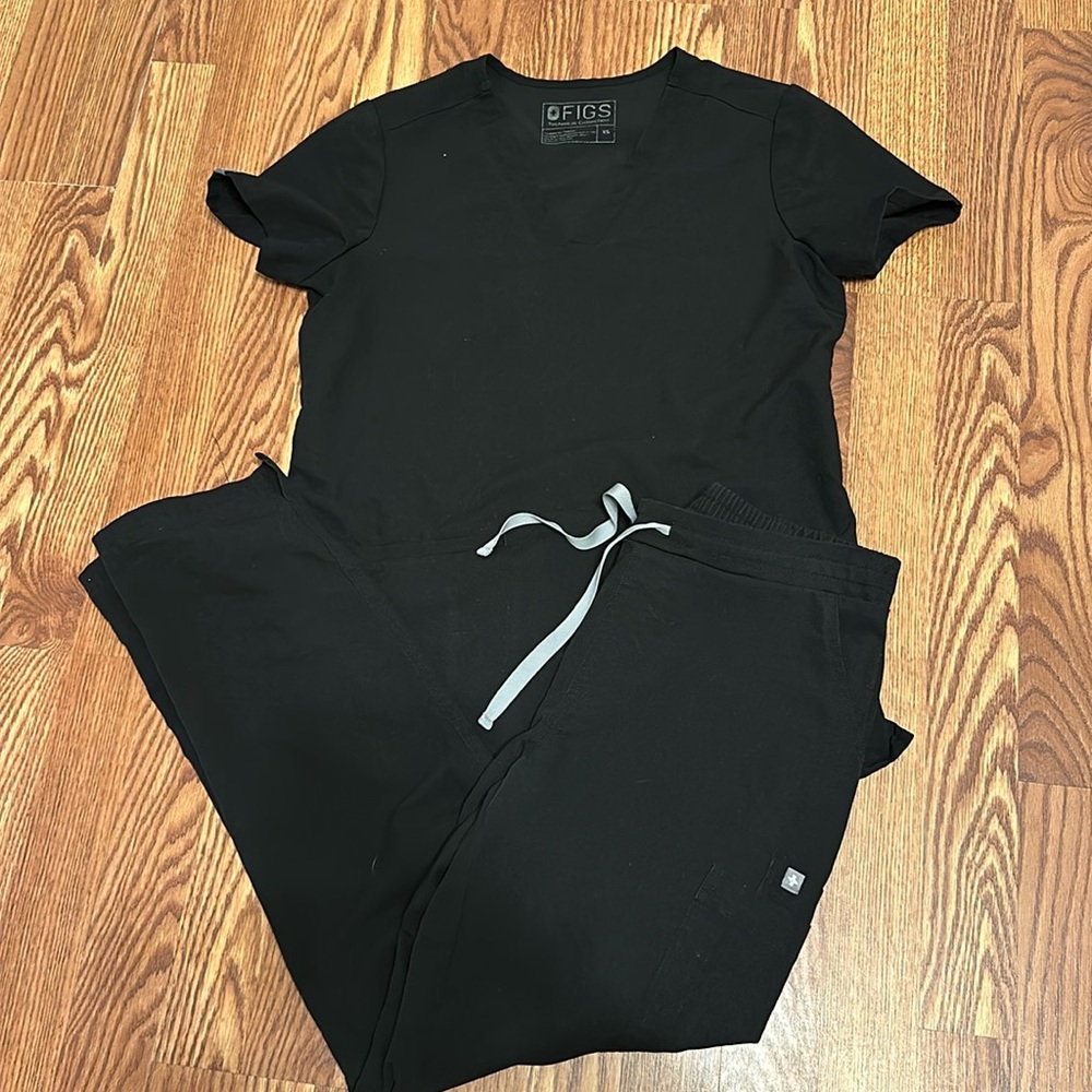 XS black Figs scrub top & small black Figs scrub bottoms